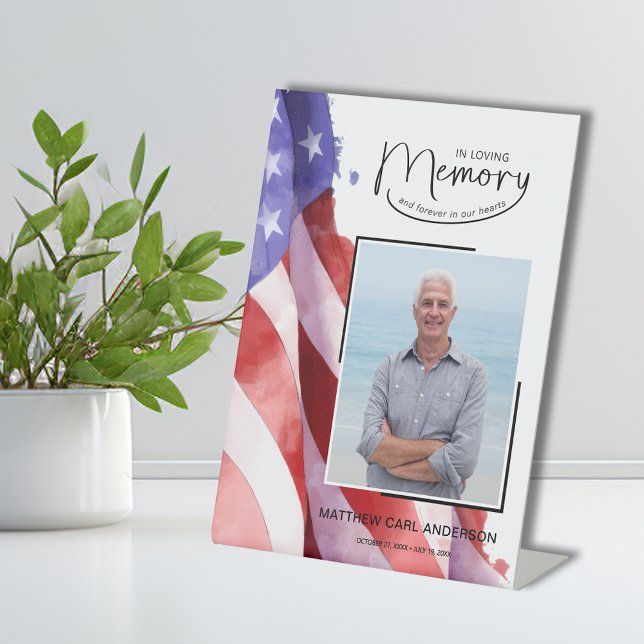 In Love Memory US Flag Funeral Memorial Sockelschild (In Loving Memory US Flag Funeral Memorial 6" x 8" Pedestal Sign)