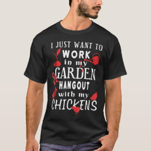 In meinem Garten arbeiten und mit meinen Hühnern a T-Shirt