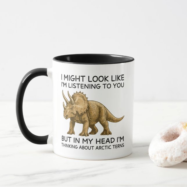 In meinem Kopf denke ich an Triceratops Tasse (Mit Donut)