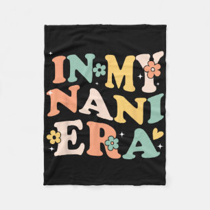 In meiner Nani Era Funny Sarcastic Groovy Retro Mu Fleecedecke