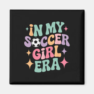 In My Fußball-Mädchen-Ära Groovy Tee Fußll Mädchen Magnet