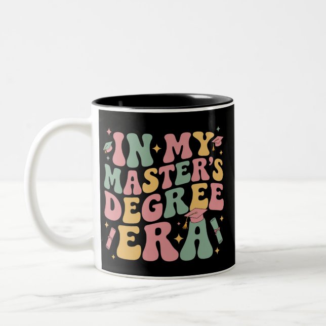 in My Master's Degree Era Graduation Master Degree Zweifarbige Tasse (Links)