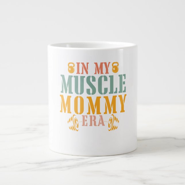 In My Muscle Mommy Era fitness Jumbo-Tasse (Vorderseite)