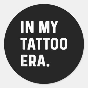 In My Tattoo Ära - Funny Eras Trend Sprichwort Quo Runder Aufkleber