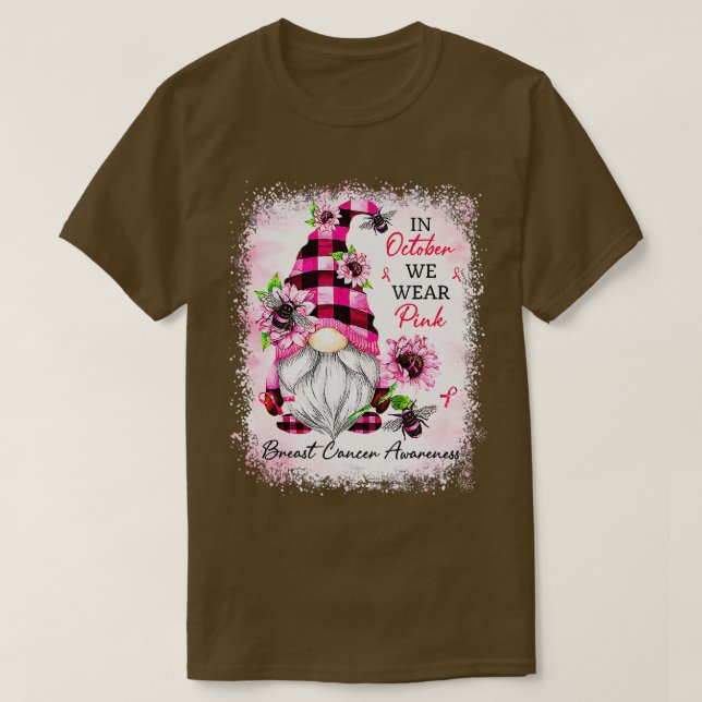 In October We Wear Pink Gnome Breast Cancer Awaren T-Shirt (Design vorne)