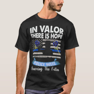 In Tapferkeit gibt es Hoffnung Nationale Polizei e T-Shirt