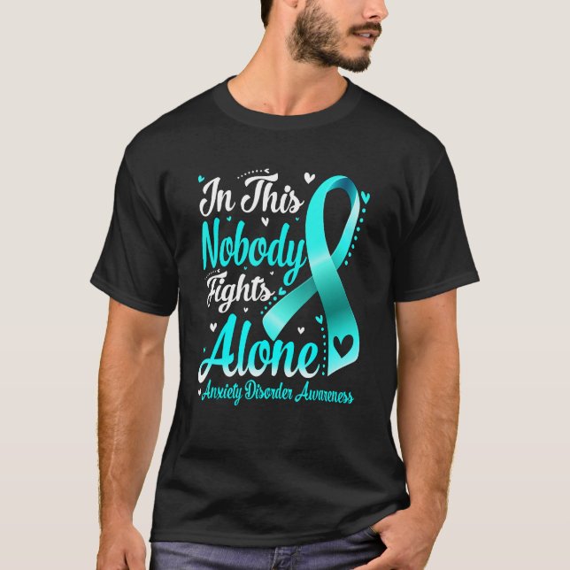 In This Family Nobody Fight Alone Anxiety Disorder T-Shirt (Vorderseite)