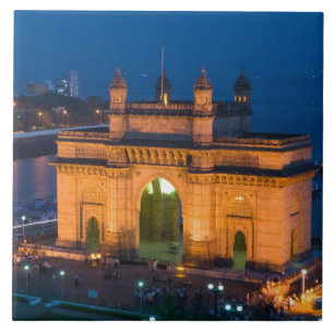 INDIA, Mumbai (Bombay): Gateway of India / Fliese