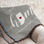 Indiana Zuhause Staat Personalisiert Decke<br><div class="desc">Zeigen Sie Zuhause-Staatsstolz mit dieser niedlichen rustikalen grauen Werftdecke mit "Zuhause" in weißer Kalligrafie-Schrift, die mit einer Silhouette des Staat von Indiana stehend für den Buchstaben "O" zeigt. Eine rote Herzanzeige in der Staat-Karte vervollständigt das Design; Sie können die Herzposition in Ihrer Zuhause-Stadt ändern, indem Sie das Design-Tool öffnen und...</div>