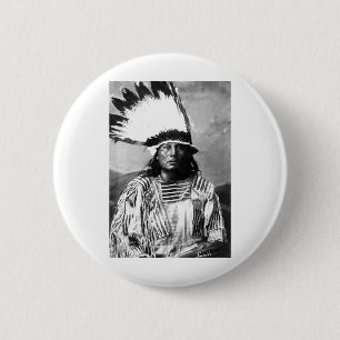 Indianisches Vintage-Porträt eines Ureinwohners Am Button