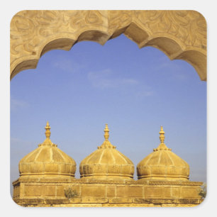Indien, Rajasthan, Jaisalmer. Sandsteinkuppeln Quadratischer Aufkleber
