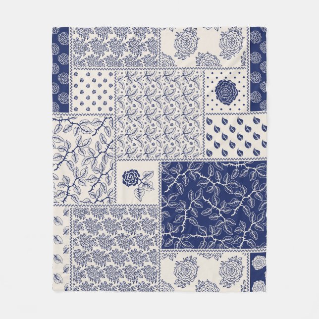 Indigo Blue Beige Floral Patchwork Fleecedecke (Vorderseite)