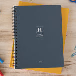 Indigo Blue Classic Monogram Personal Weekly Planer<br><div class="desc">Einfaches,  persönliches Schreibpapier-Jahresplaner mit klassischem Monogramm in quadratischem Rahmen. Jährlicher Planer (12 Monate) mit offenen monatlichen Übersichten und wöchentlichen Planungsblättern. Kontakt für Hilfe bei der Personalisierung.</div>