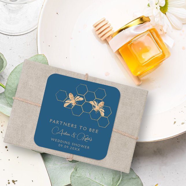 Indigo & Honeycomb Golden Bee Polterabend Quadratischer Aufkleber (Von Creator hochgeladen)