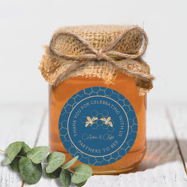 Indigo & Honeycomb Golden Bee Polterabend Runder Aufkleber (Von Creator hochgeladen)