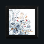 Indigo & Ochre - Aquarellfarben-Blume Erinnerungskiste<br><div class="desc">Indigo & Ochre II von Victoria Borges. Die Aquarellfarben sind in verschiedenen Blautönen mit Akzenten gehalten.</div>