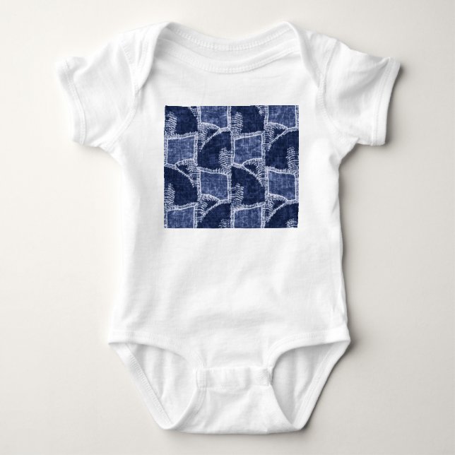 Indigo Patchwork: Textured Checked Elegance Baby Strampler (Vorderseite)