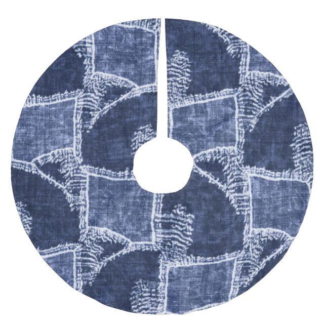 Indigo Patchwork: Texturierte Karo-Eleganz Polyester Weihnachtsbaumdecke (Vorderseite)