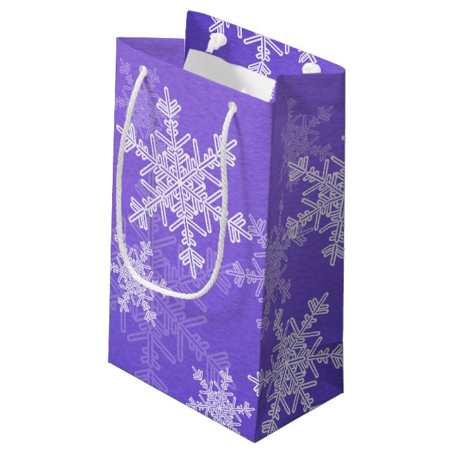 Indigo White Snowflakes Minimalistisch Weihnachten Kleine Geschenktüte (Rückseite Schrägansicht)