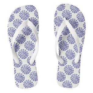 Indigoblau gestreiftes Kreismuster auf weiß Flip Flops