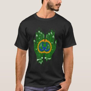 Indische Flag Farbe Henna Hände Bohemisch Grafik T-Shirt
