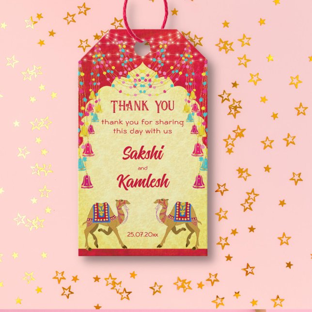 Indische Hochzeit Rajasthani Kamele bunten Gefalle Geschenkanhänger (Indian wedding favor gift tags bright colors cerise and yellow Rajasthani camels with poms garlands)