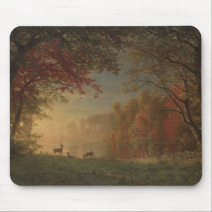Indische Sonnenuntergang-Rotwild durch einen See Mousepad