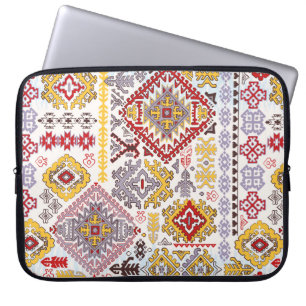 Indischer Teppichboden-Schmuckmuster. Ethnic Manda Laptopschutzhülle