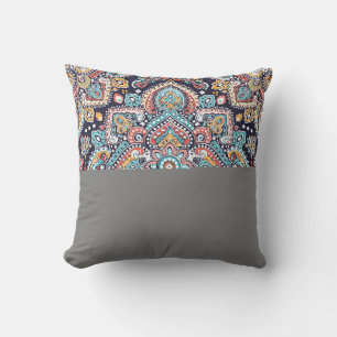 Indisches Paisley: Ethnisches Mandala-Muster Kissen