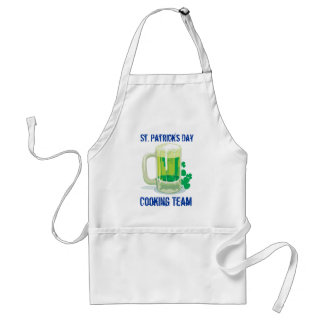 Individualisierbares St. Patricks Drinking Team Schürze