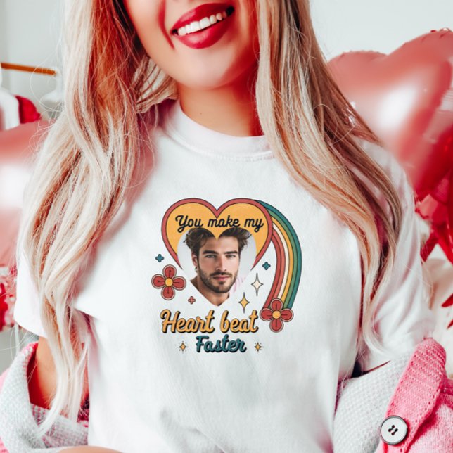 Individuell anpassbarer Retro-Heartbeat T-Shirt (Von Creator hochgeladen)