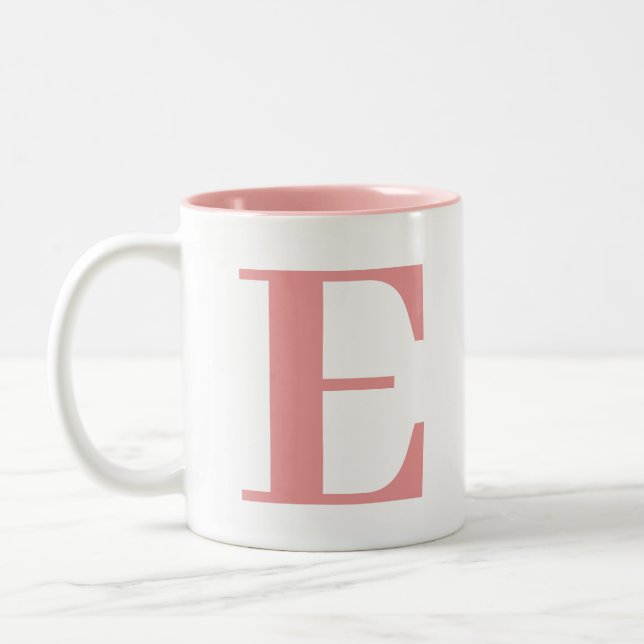 Individuell gestaltete, moderne rosa Monogramm-Ini Zweifarbige Tasse (Links)