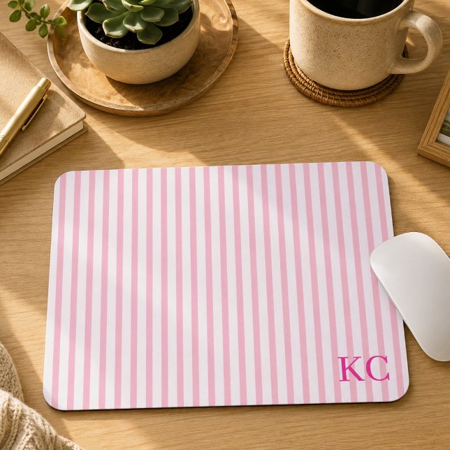 Individuell gestreifter Arbeitsplatz mit Monogramm Mousepad (Von Creator hochgeladen)