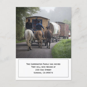 Individuelle Caravan-Reiter auf Pferden, die sich  Ankündigungspostkarte