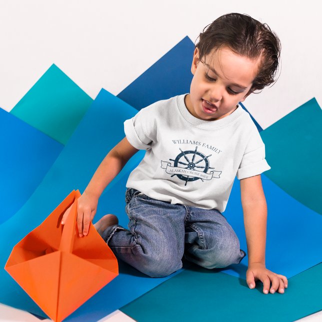 Individuelle Kreuzfahrtschiffe Kinderurlaub Kinder T-Shirt (Von Creator hochgeladen)