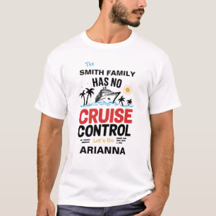 Individuelle Kreuzfahrtschifffamilie - Männer im A T-Shirt