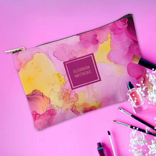 Individuelle Name aus rosa und gelbem Marmor Zubehörtasche (The perfect custom bag for make-up, a wallet, phone and just about everything!)