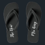 Individuelle Name Black and White Wedding Flip Flo Flops<br><div class="desc">Diese Schwarz-Weiß-Flip-Flops sind ideal für Hochzeitsfeiern am Strand oder Hochzeitsfeiern am Empfang. Der dreh-Flop ist schwarz mit weißem Schriftzeichen,  das "die neue Frau" sagt,  die Flip-Flops kann mit dem Namen der Braut personalisiert werden.</div>