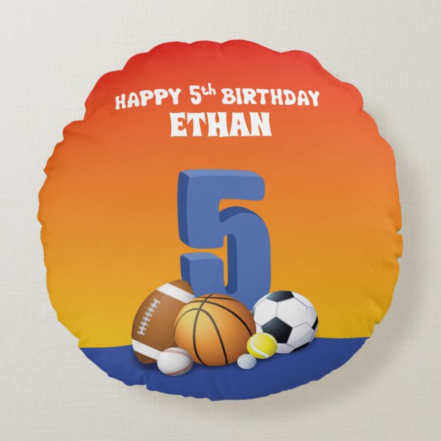 Individuelle Name Boy 5th Birthday Sports Balls Rundes Kissen (Vorderseite)