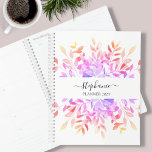 Individuelle Name Floral Watercolor Planer<br><div class="desc">Dieser Aquarell-Blumenplaner ist mit Regenbogenfarben dekoriert. Einfach mit dem Jahr,  Ihrem Namen oder Monogramm anpassbar. Ändern Sie mithilfe des Entwurfstools die Textgröße,  den Stil oder die Farbe. Wenn wir unsere Kunstwerke erstellen,  werden Sie dieses exakte Bild von anderen Designern nicht finden. Original Wasserfarbe © Michele Davies.</div>