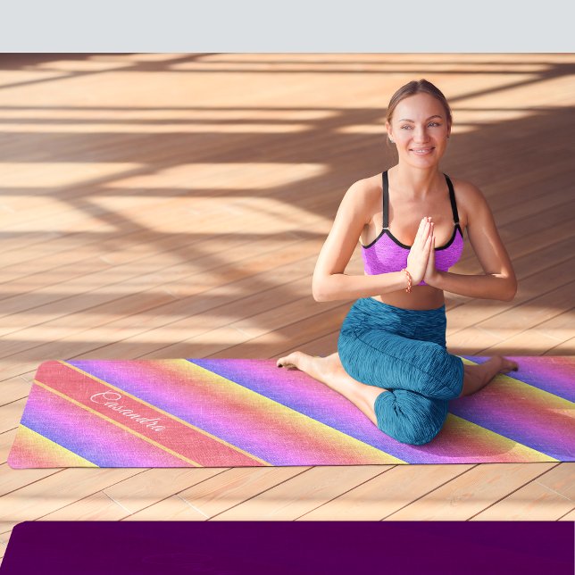 Individuelle Name für mehrfarbige Pastellfarben, D Yogamatte (Multi-Colored Pastel Diagonal Stripes Custom Name Yoga Mat)