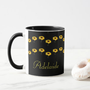 Individuelle Name Gelbe Sonnenblumen auf schwarz Tasse