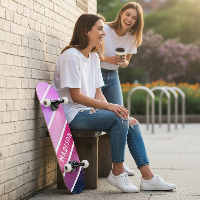 Individuelle Name Girly Pink Lila Streifen Skateboard (Von Creator hochgeladen)