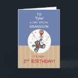 Individuelle Name Grandson 2nd Teddy Bear Balloon Karte<br><div class="desc">Teddy ist hier auf dem Cover dieser Karte, um Ihrem lieben Enkel 2. Geburtstag Grüße zu senden. Deshalb sollten Sie diese Karte so früh wie möglich bereit haben, um sie ihm geben zu können, sobald dieser Tag ankommt. Dies ist auch mit einer anpassbaren Vorderseite, sodass Sie den Namen ändern können....</div>