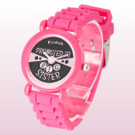 Individuelle Name große Schwester schwarz rosa Kin Armbanduhr<br><div class="desc">Feiern Sie mit dieser personalisierten Kinderuhr den besonderen Moment, eine große Schwester zu werden! Mit einem coolen schwarz-hellrosa Design sagt diese Uhr stolz "Befördert zum großen Schwester" mit dem Namen Ihrer Tochter direkt auf dem Gesicht. Es ist das perfekte Geschenk für jede neue große Schwester, die sich beim behalt der...</div>