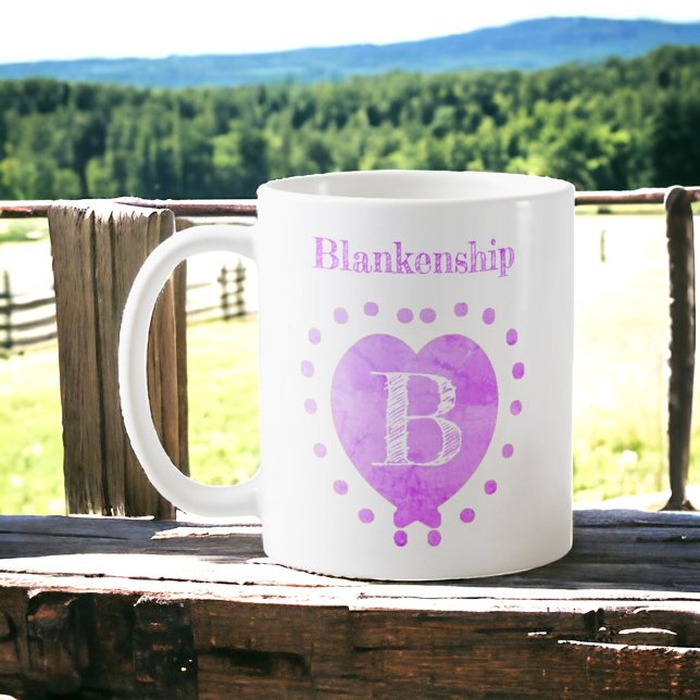 Individuelle Name Initial Polka Dot Lila Herz Kaffeetasse (Enjoy your favorite beveage in a custom cup. )