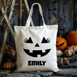 Individuelle Name Kürbislaterne Pumpkin Trick oder Tragetasche<br><div class="desc">Erhöhen Sie Ihr Halloween-Erlebnis mit unserem Individuelle Name Jack O’ Lantern Pumpkin Trick oder bedienen Sie sich an der Tote Tasche! Diese Tasche ist mit einem bezaubernden Jack-o’-Laterne Kürbis mit freundlichem Gesicht gestaltet und verleiht dem Kind eine Touch festlichen Spaß. Es ist perfekt für Kinder gedacht und vereint Stil und...</div>
