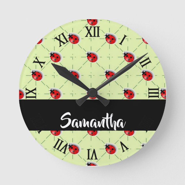 Individuelle Name-Ladybugs-Muster Runde Wanduhr (Vorderseite)
