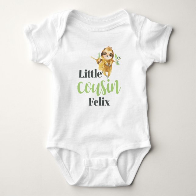 Individuelle Name Little Cousin Sloth Kids oder Baby Strampler (Vorderseite)