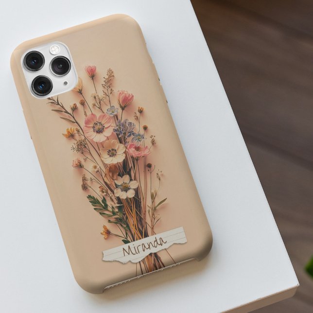 Individuelle Name mit hübsch getrockneten Wildblum Case-Mate iPhone Hülle (Von Creator hochgeladen)